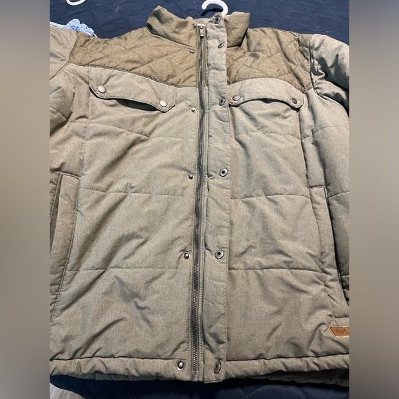Men’s kahki green Columbia winter jacket. - Picture 3 of 9